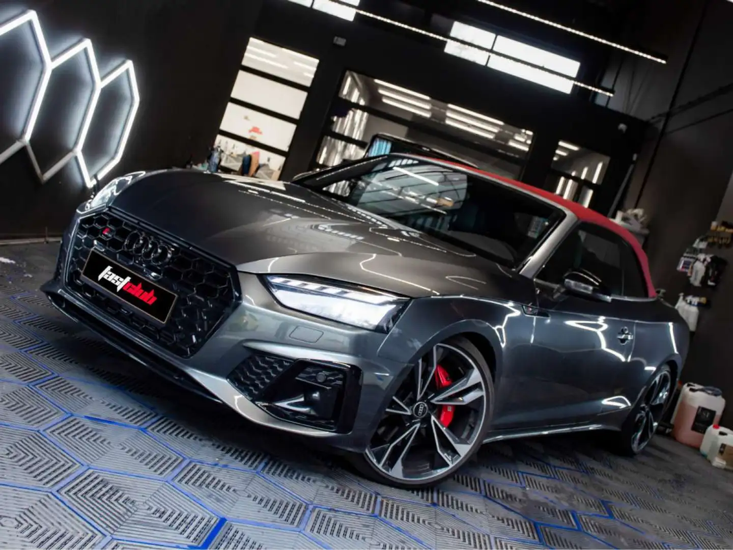 Audi S5 Cabriolet 3,0L TFSI Šedá - 1