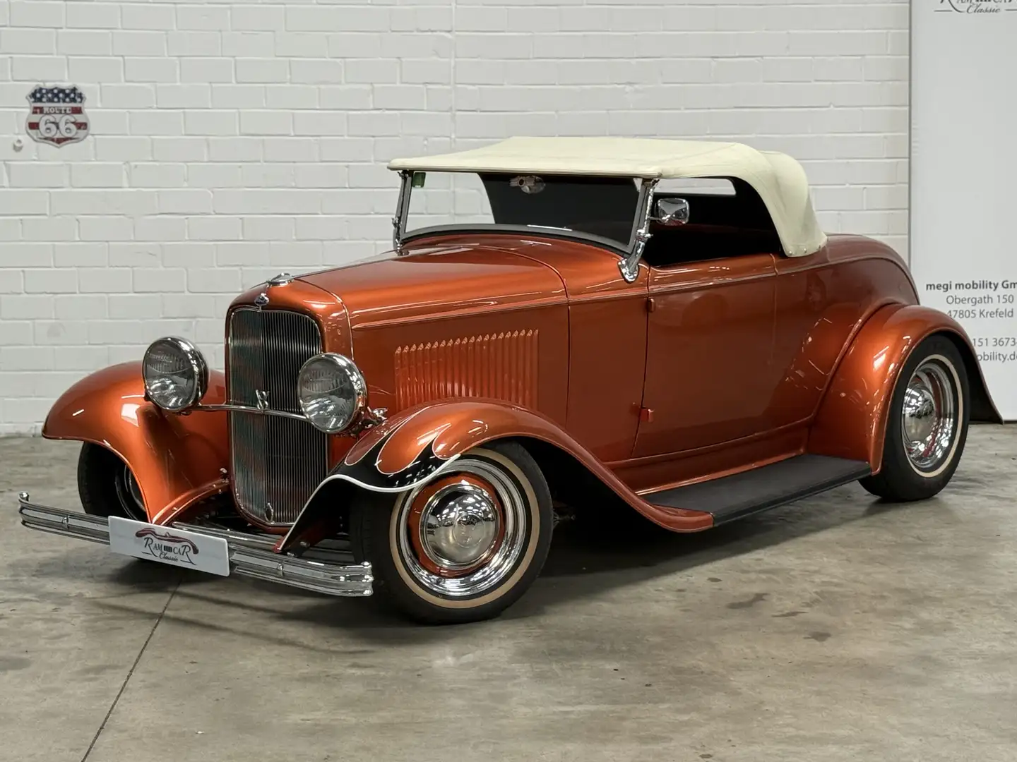Ford 1932 Ford Model B Roadstar Orange - 2
