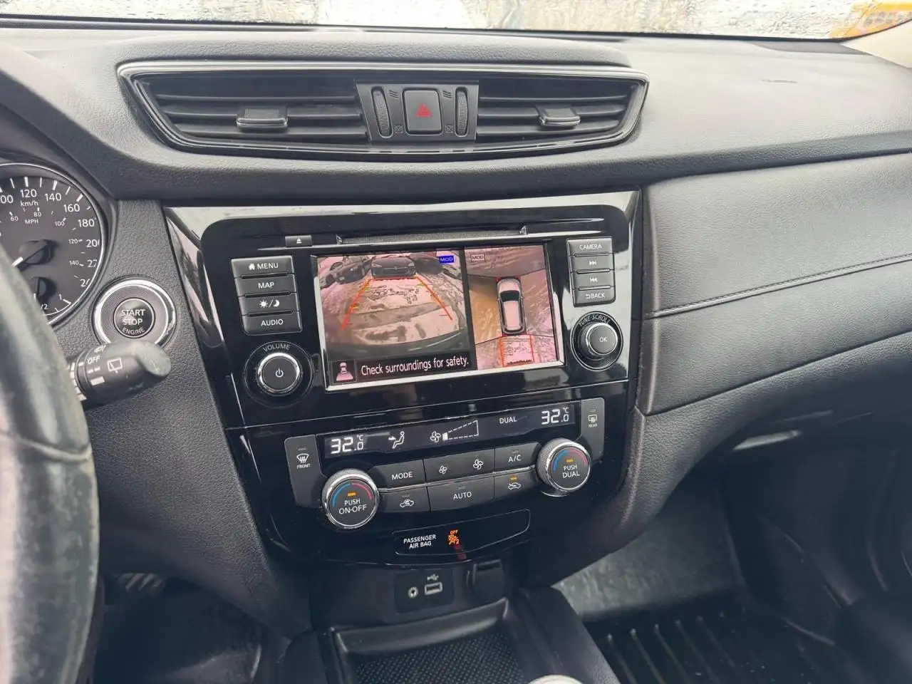 Nissan Rogue снимка Nissan Rogue
