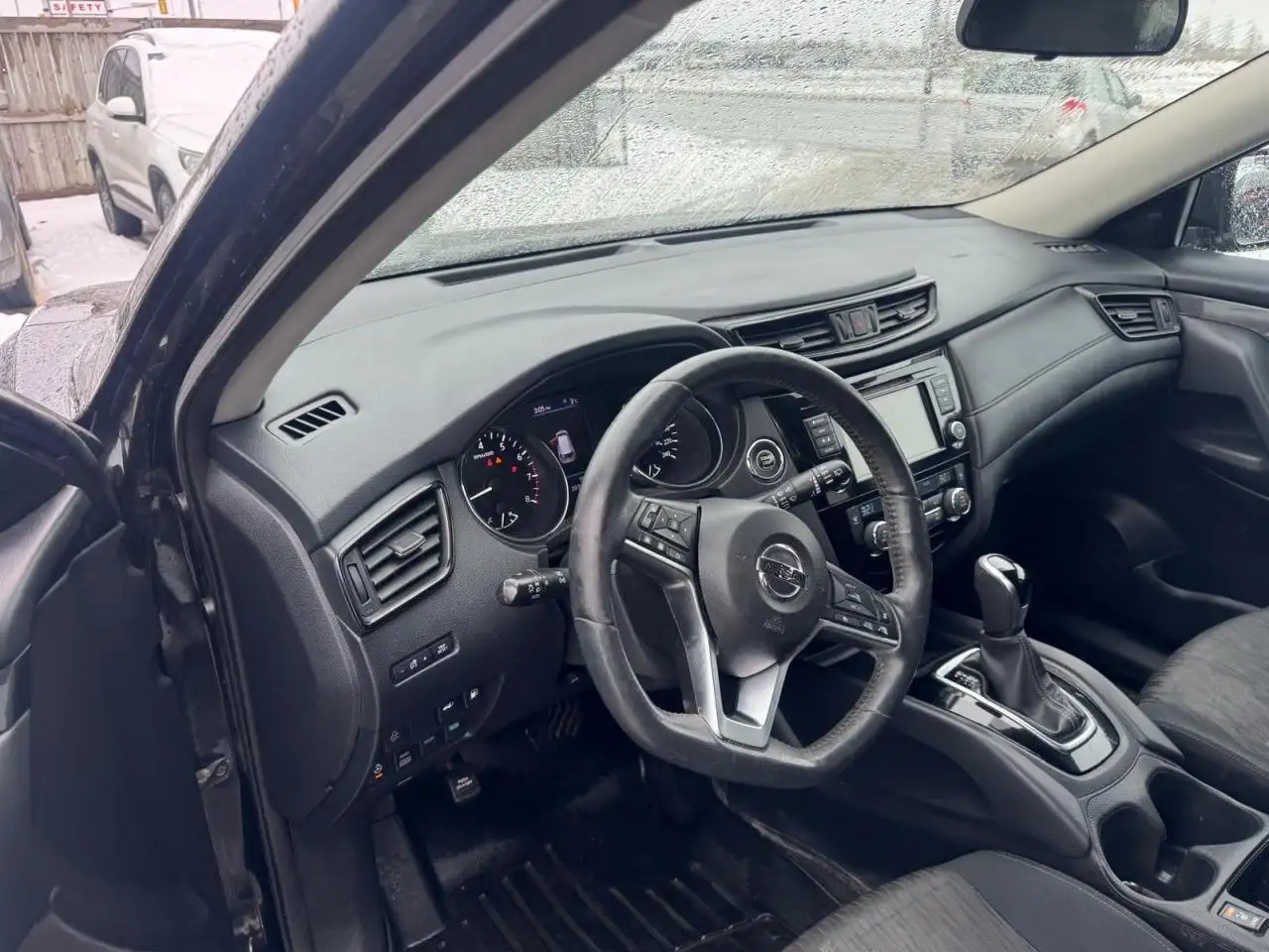 Nissan Rogue снимка Nissan Rogue