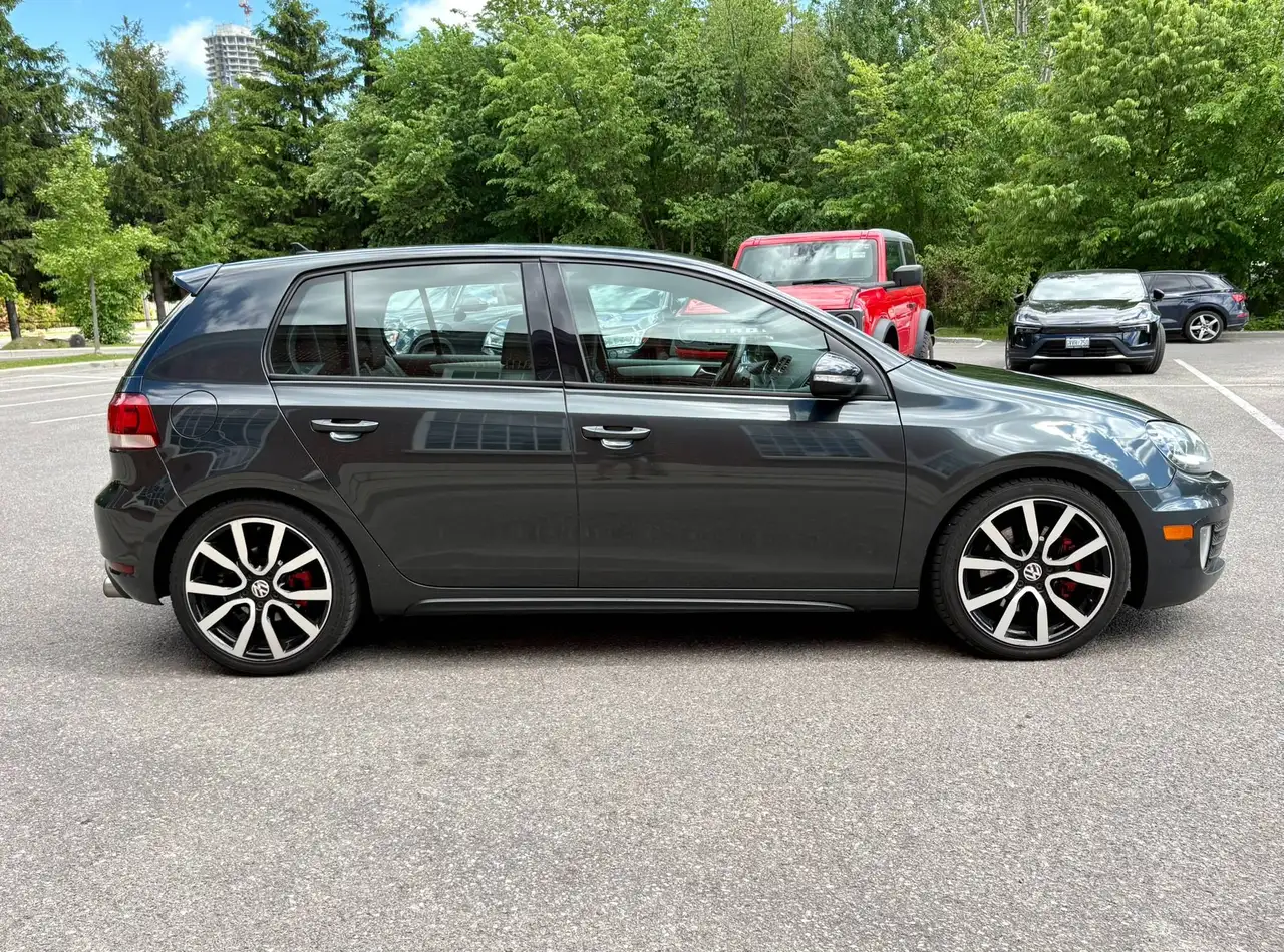 Volkswagen Golf GTI снимка Volkswagen Golf GTI