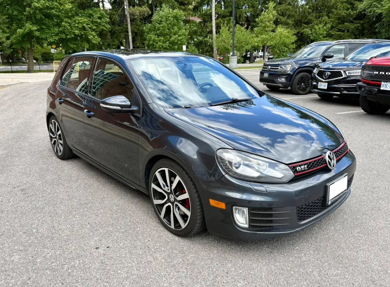Volkswagen Golf GTI снимка Volkswagen Golf GTI