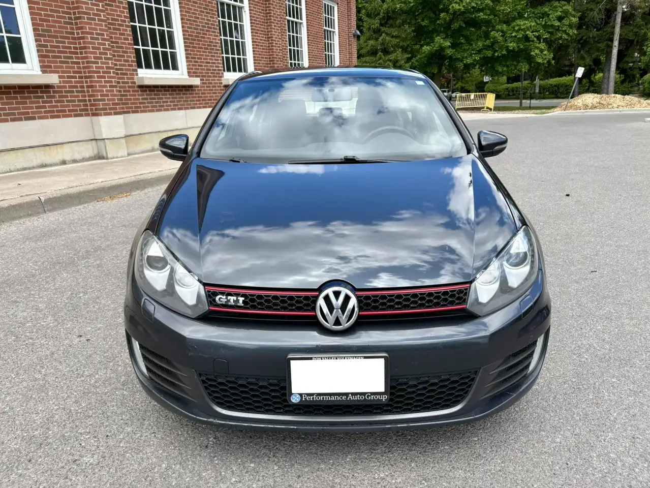 Volkswagen Golf GTI снимка Volkswagen Golf GTI