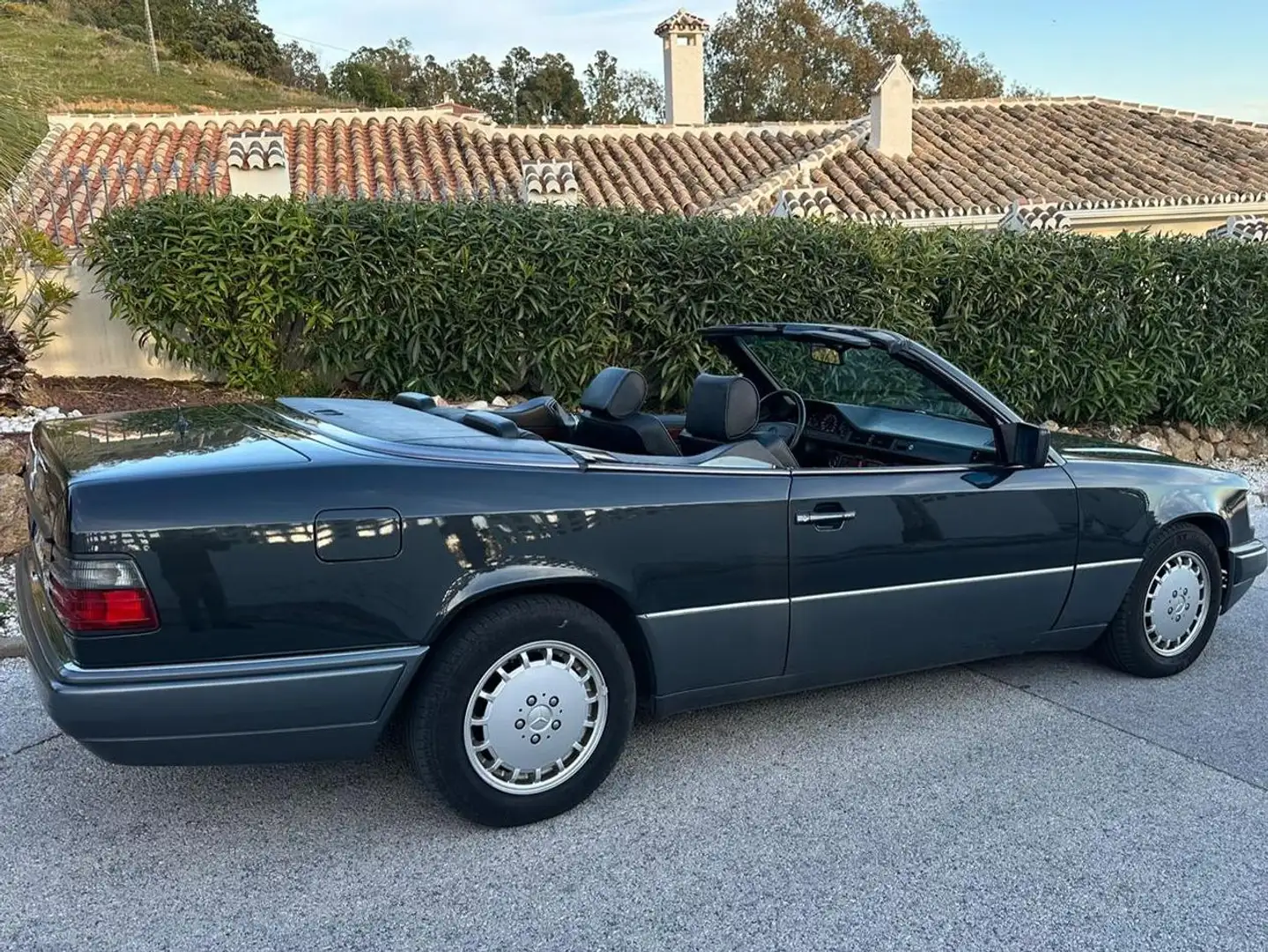 Mercedes-Benz CE 300 320 CABRIO, 5-GANG GETRAG, 1.HAND, SCHECKHEFT, TRAUM ZUSTAND Schwarz - 1