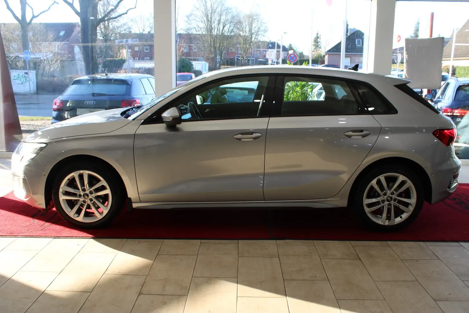 Audi A3 Sportback 35 TFSI Sport Virtuell*Carplay* Silber - 2