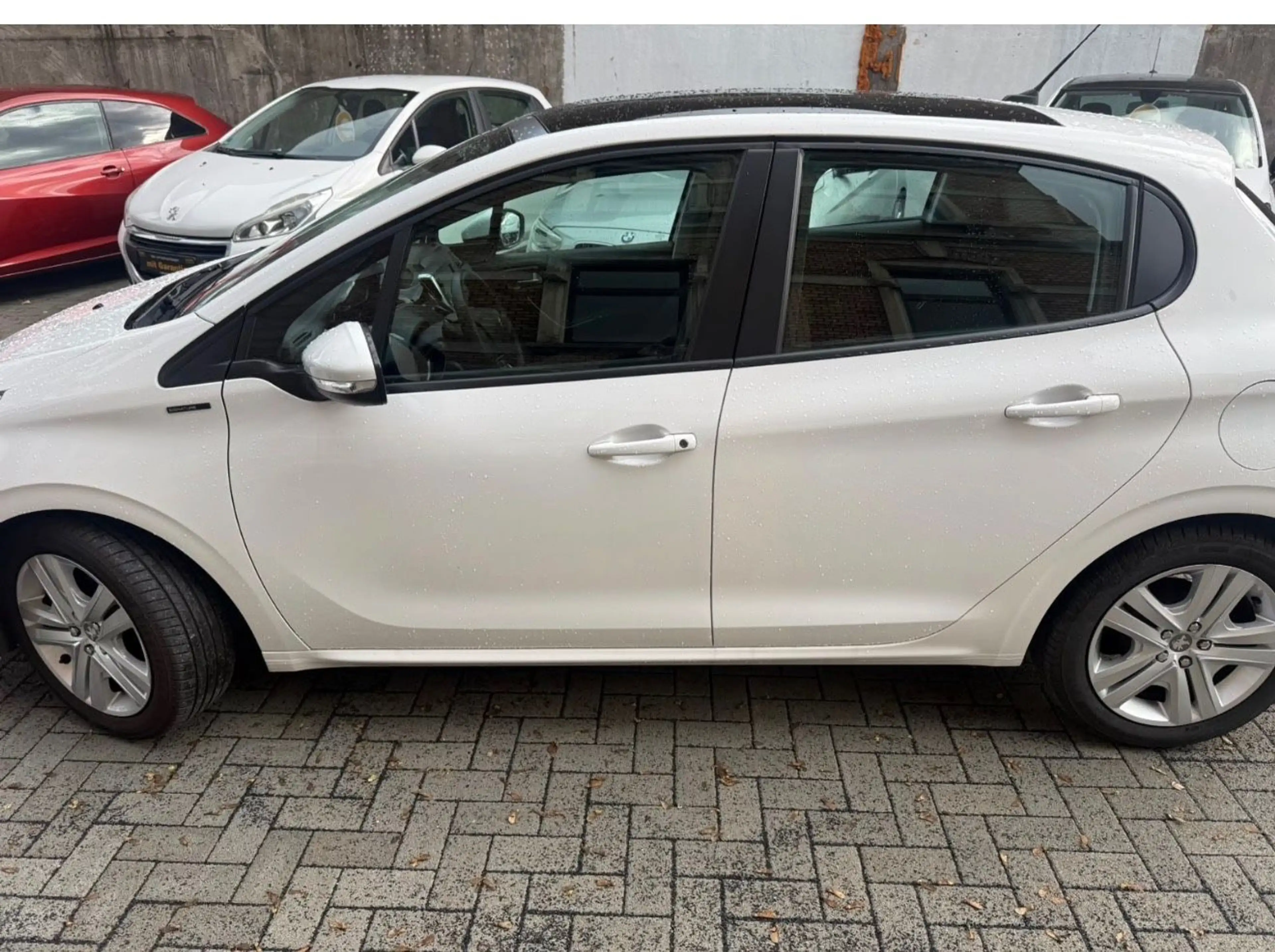 Peugeot 208 Signature — photo 8