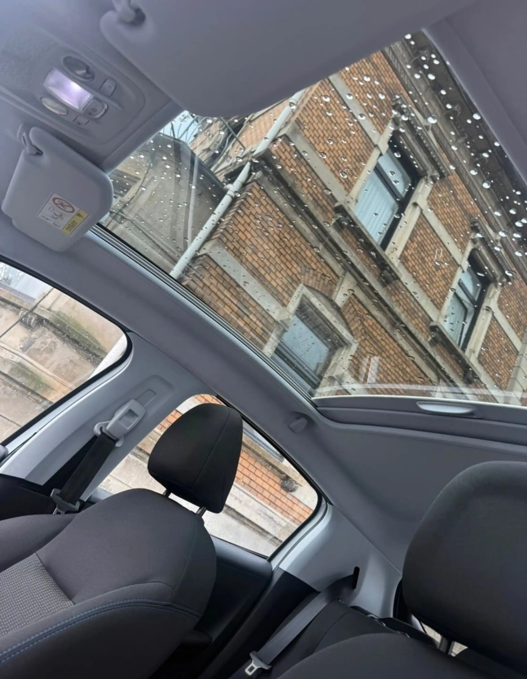 Peugeot 208 Signature — photo 15