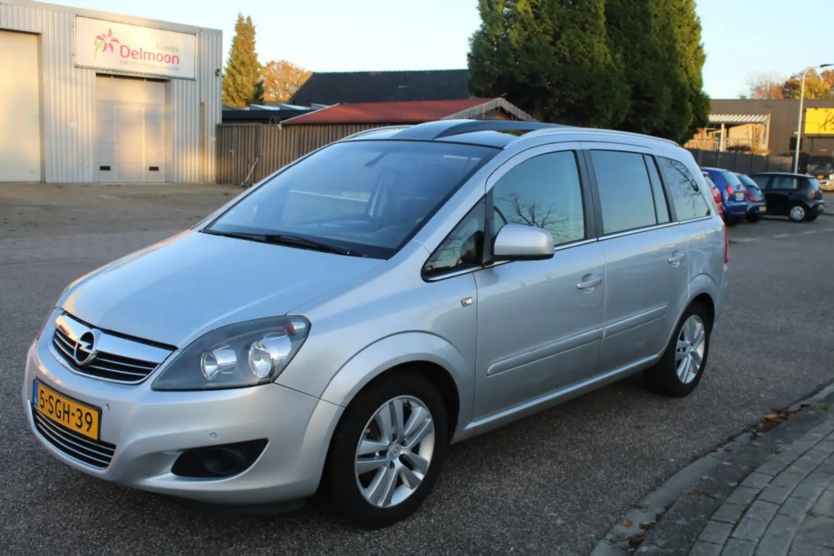 Opel Zafira Opel Zafira 1.8 Cosmo (2011) Gris - 1