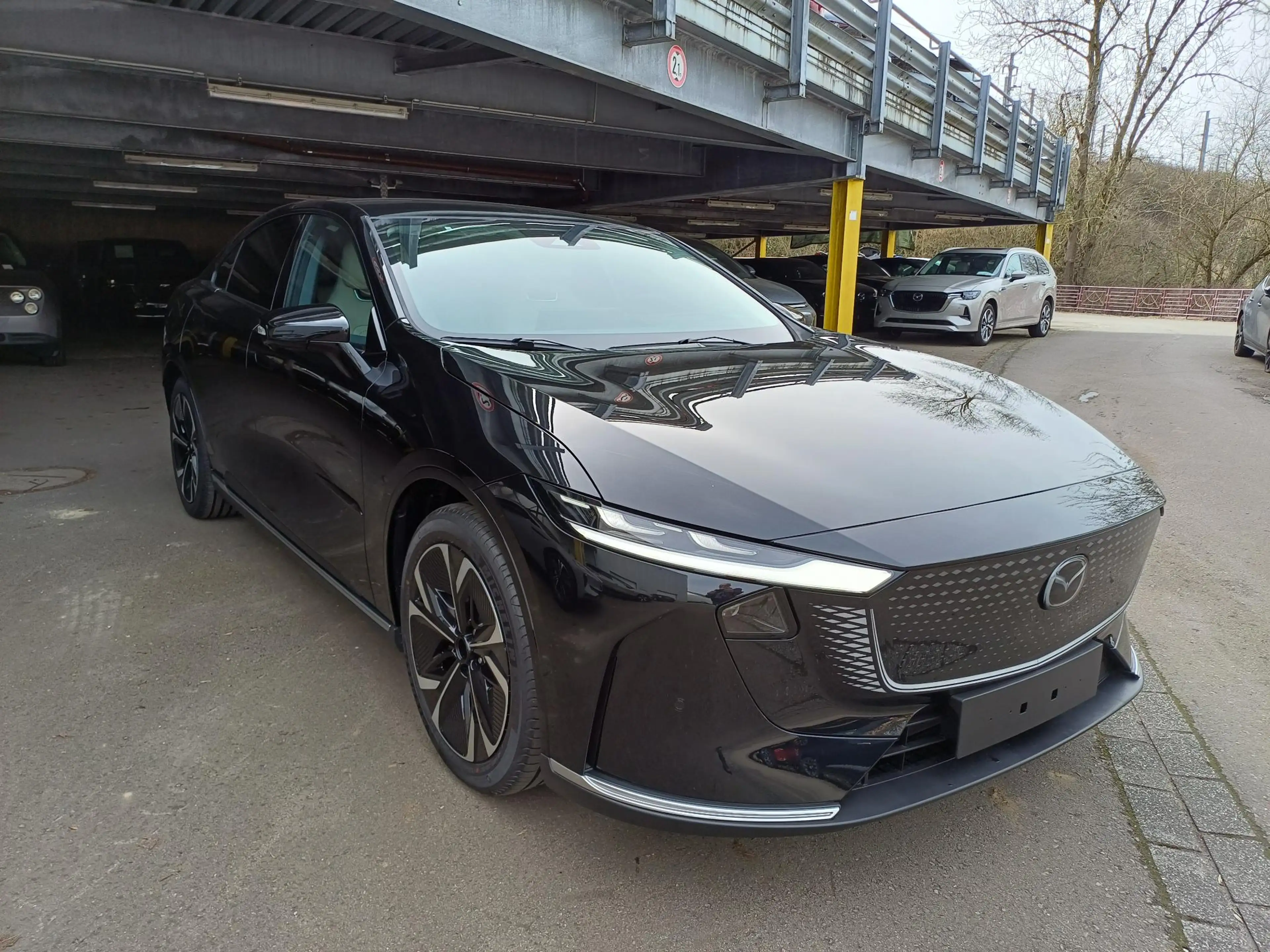 Mazda 6e Mazda BEV 68.8 kWh 190kW Takumi — photo 2