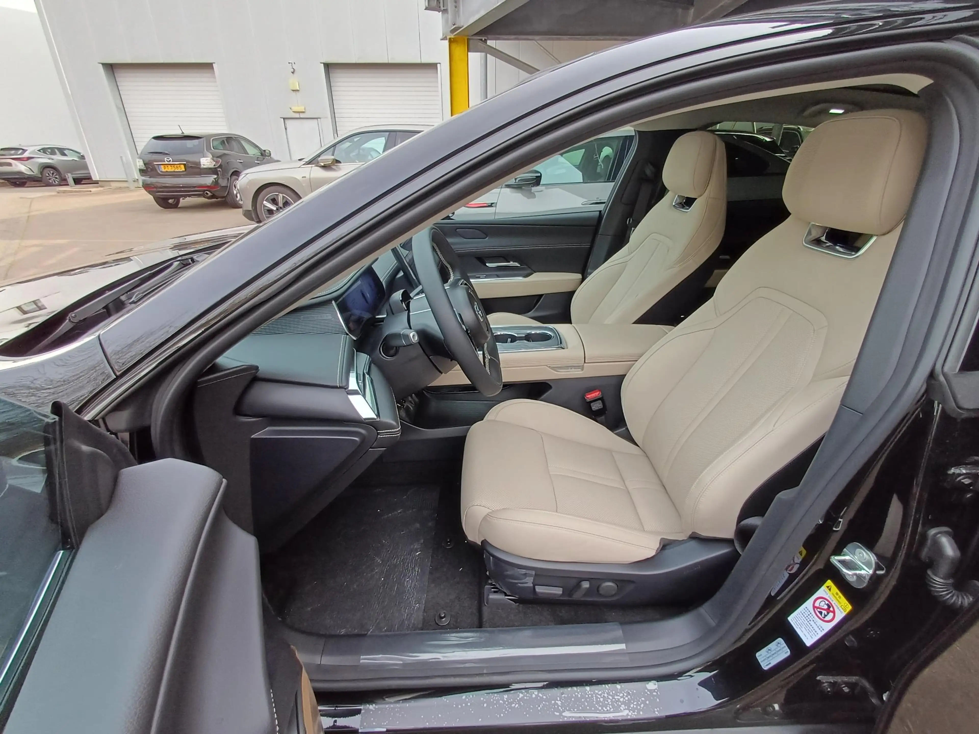 Mazda 6e Mazda BEV 68.8 kWh 190kW Takumi — photo 8