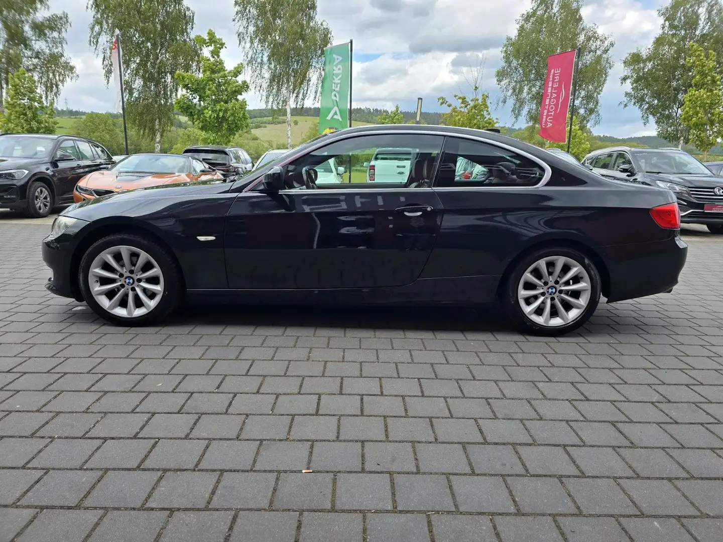 BMW 318 i Coupe/NAVI PROF/BI-XENON/SRA/GRA/PDC/KLIMA/ Schwarz - 2