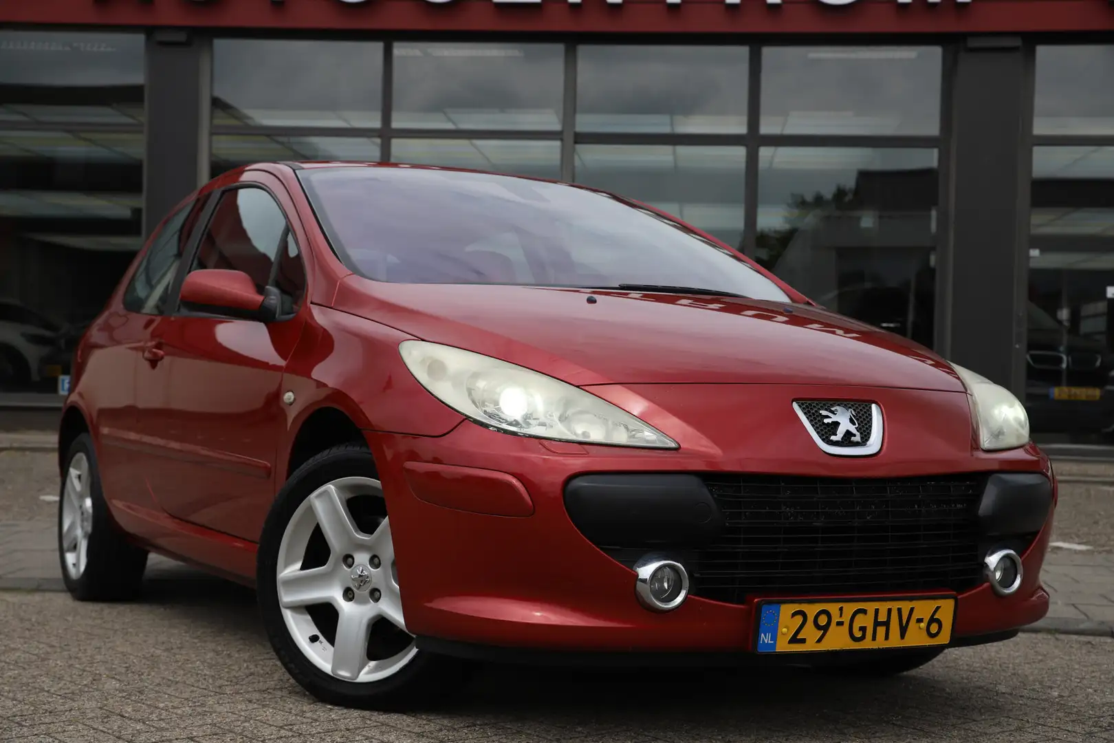 Peugeot 307 2.0-16V XSI 141pk 3drs Clima/Navigatie/Cruise/17"/ Rouge - 1