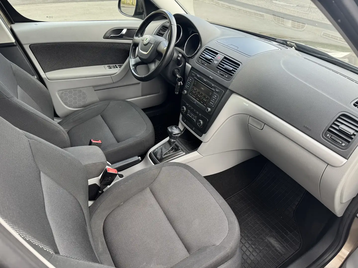 Skoda Yeti 1.2 105 PS Ambition Plus Edition /Automatik Marrón - 2