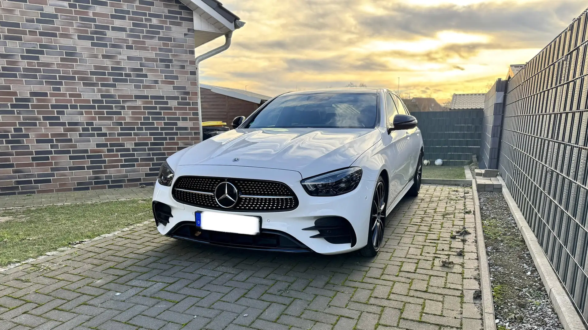 Mercedes-Benz E 220 E 220 d AMG Panorama Weiß - 2