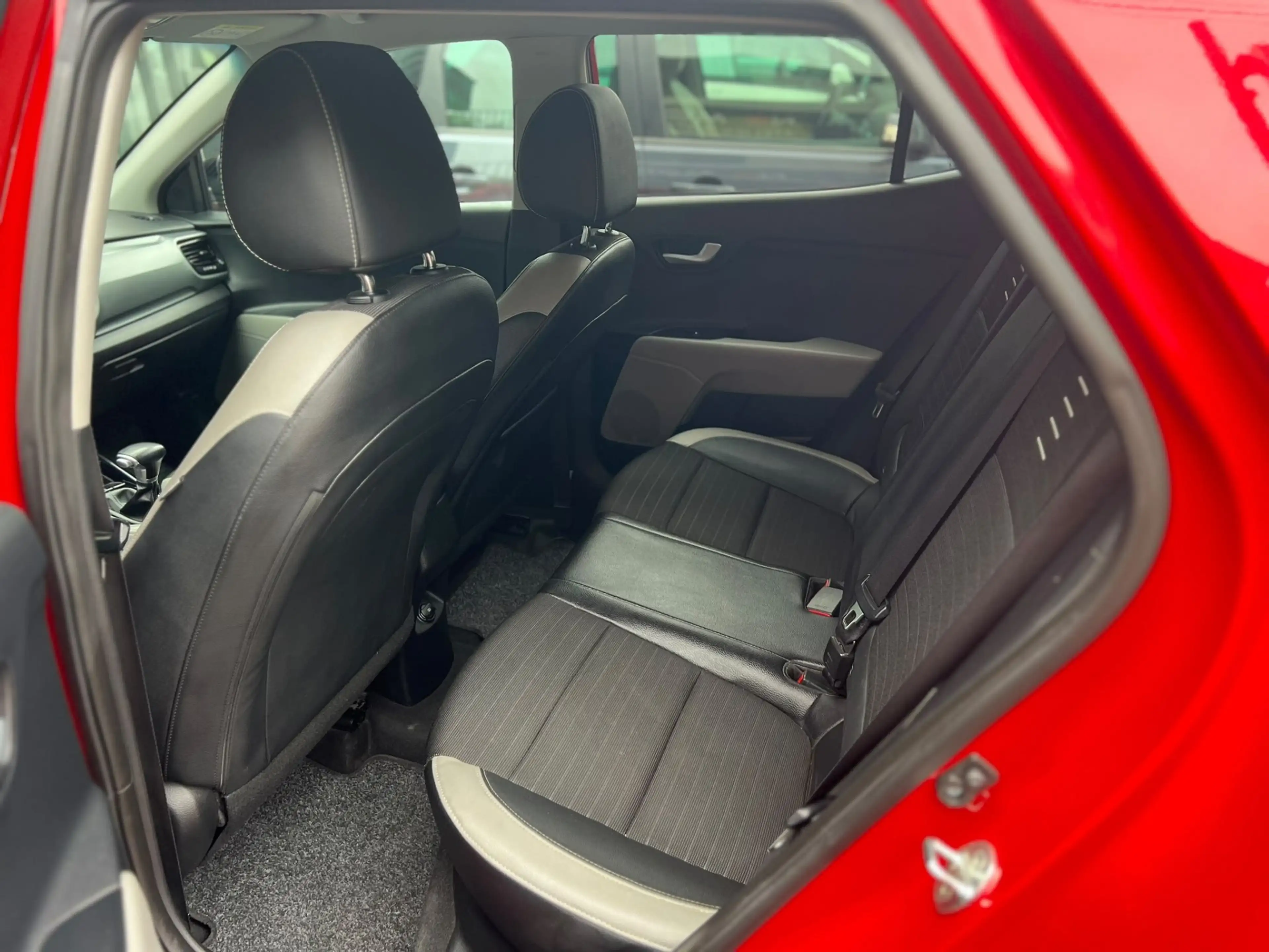 Kia Stonic Stonic 1.0 T Black Edition ISG DCT — photo 9
