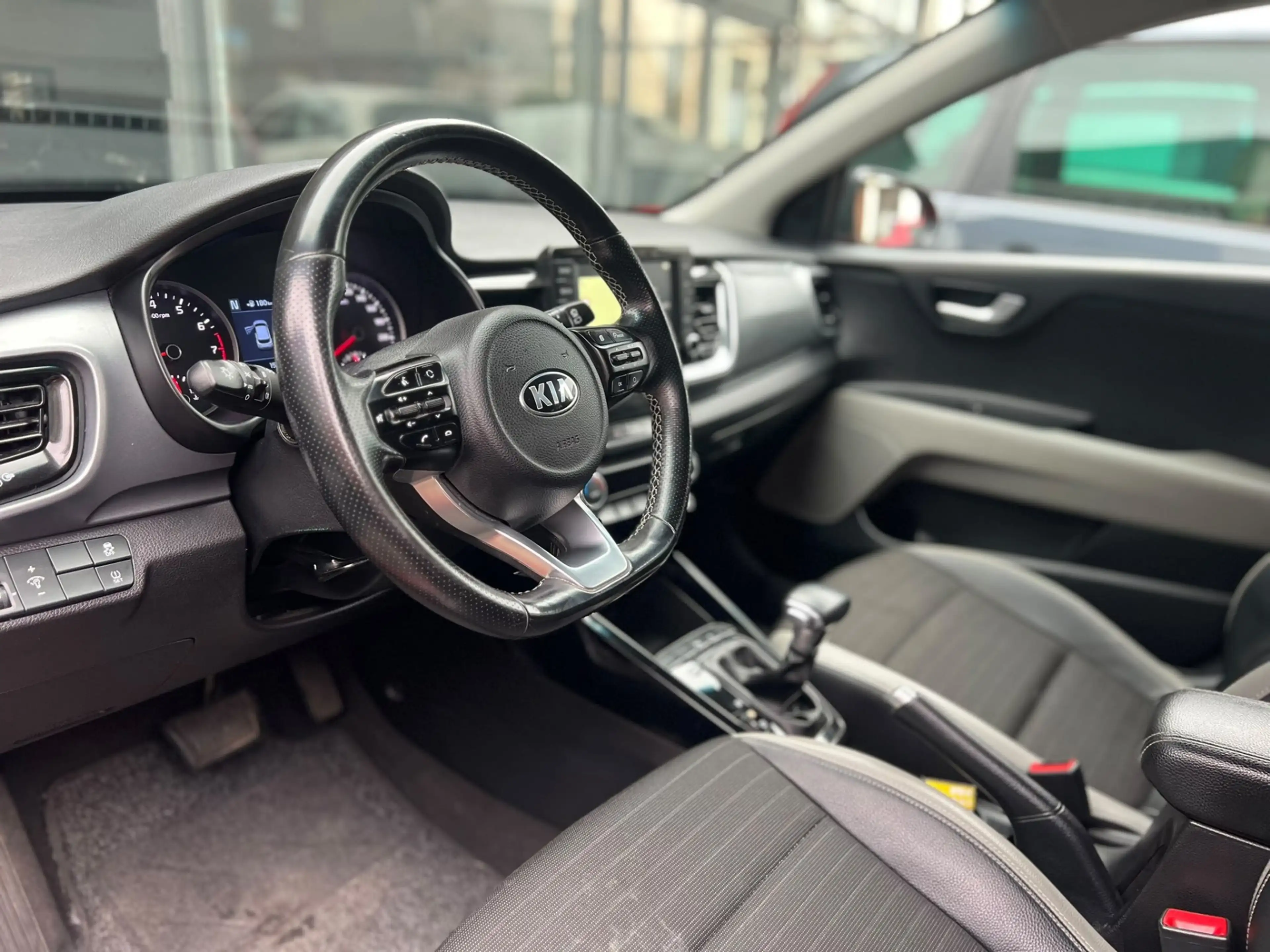 Kia Stonic Stonic 1.0 T Black Edition ISG DCT — photo 8