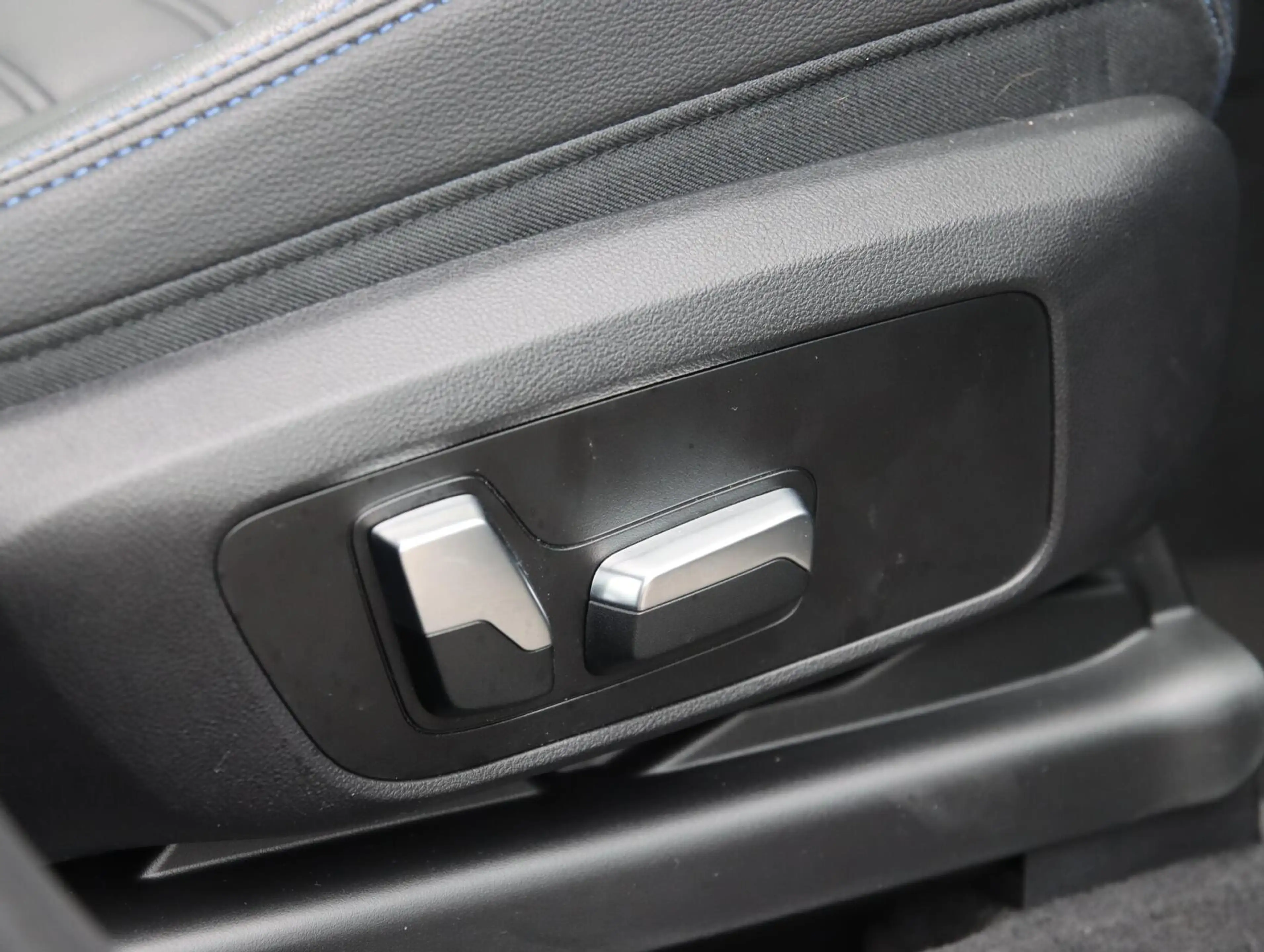 BMW iX3 High Executive 80 kWh | SOH 94% | Panoramadak | — photo 37