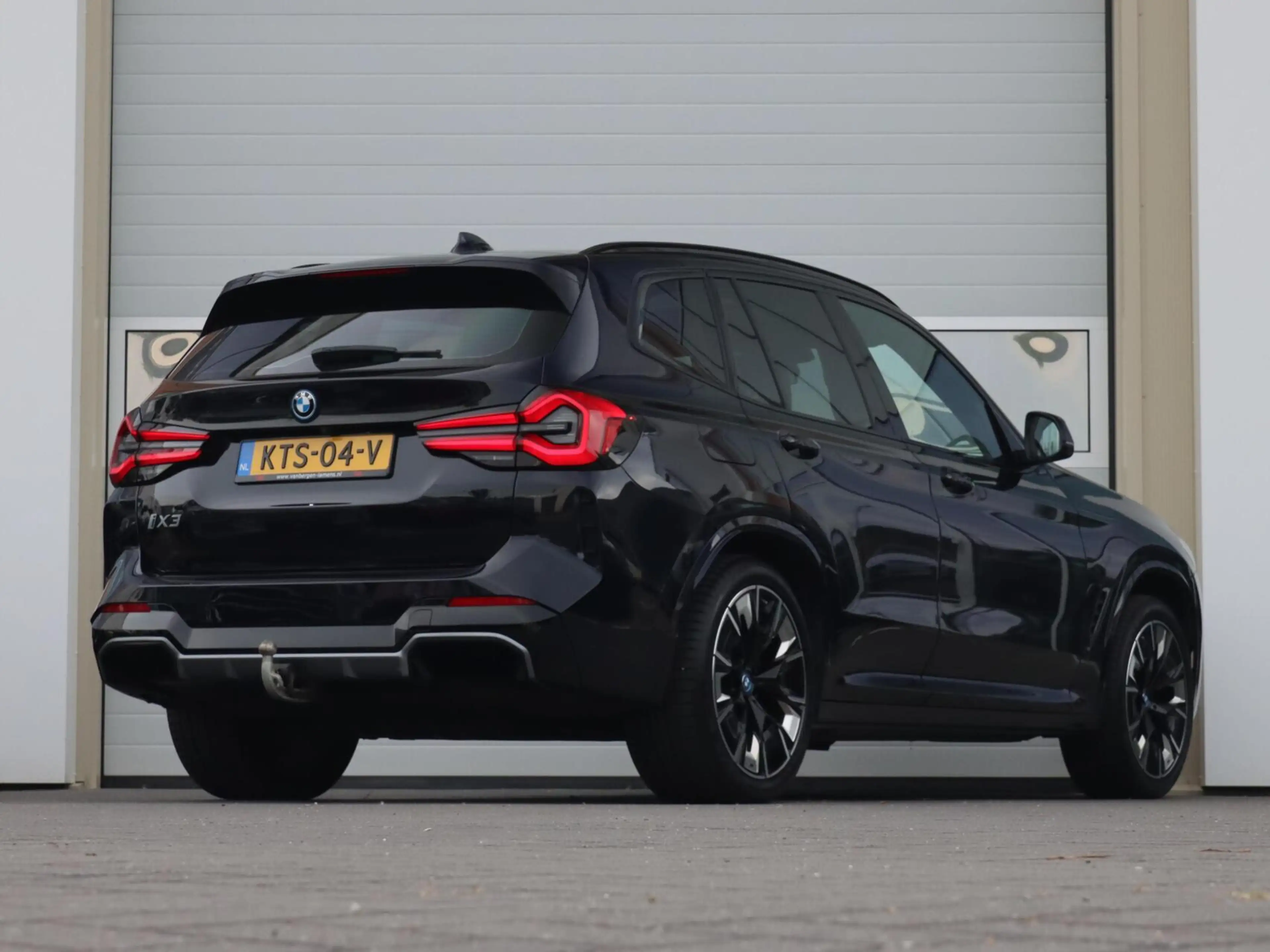 BMW iX3 High Executive 80 kWh | SOH 94% | Panoramadak | — photo 3