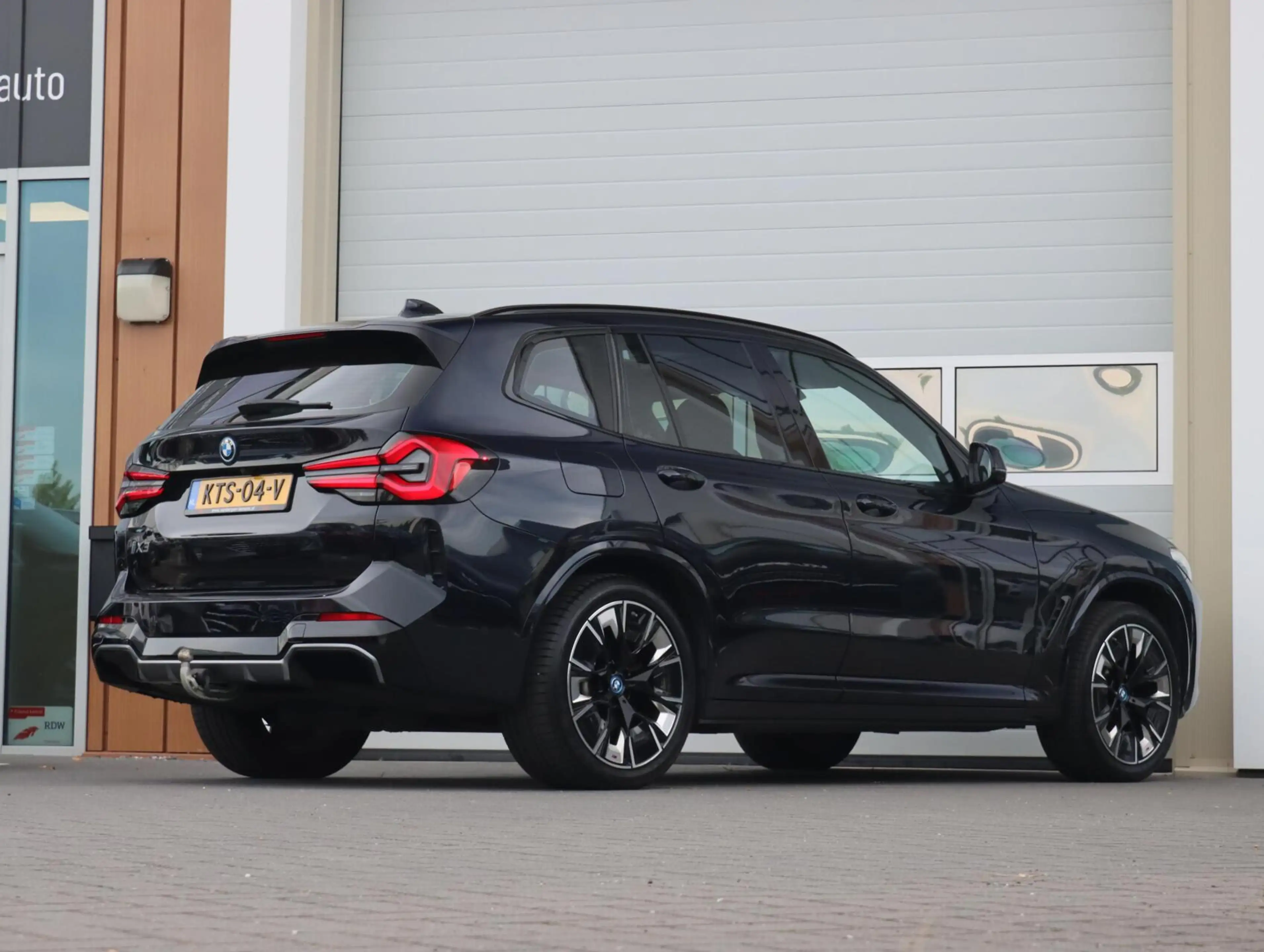 BMW iX3 High Executive 80 kWh | SOH 94% | Panoramadak | — photo 29