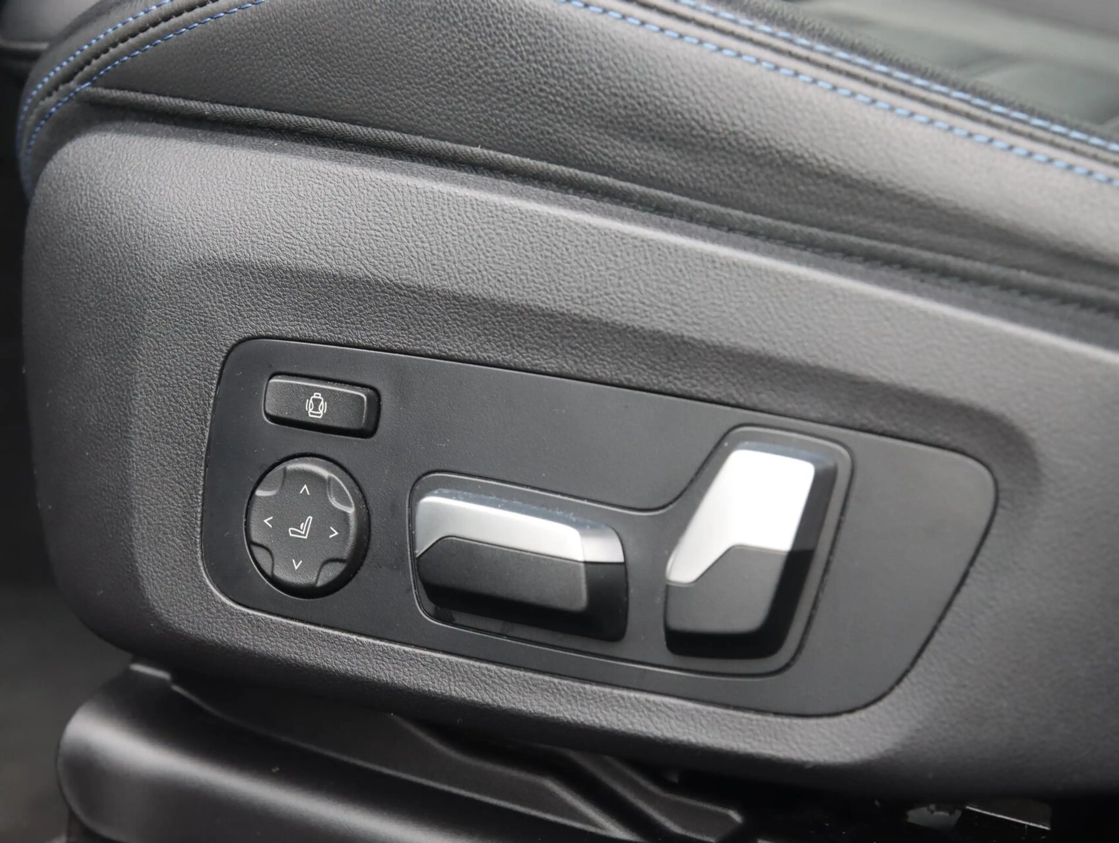 BMW iX3 High Executive 80 kWh | SOH 94% | Panoramadak | — photo 17