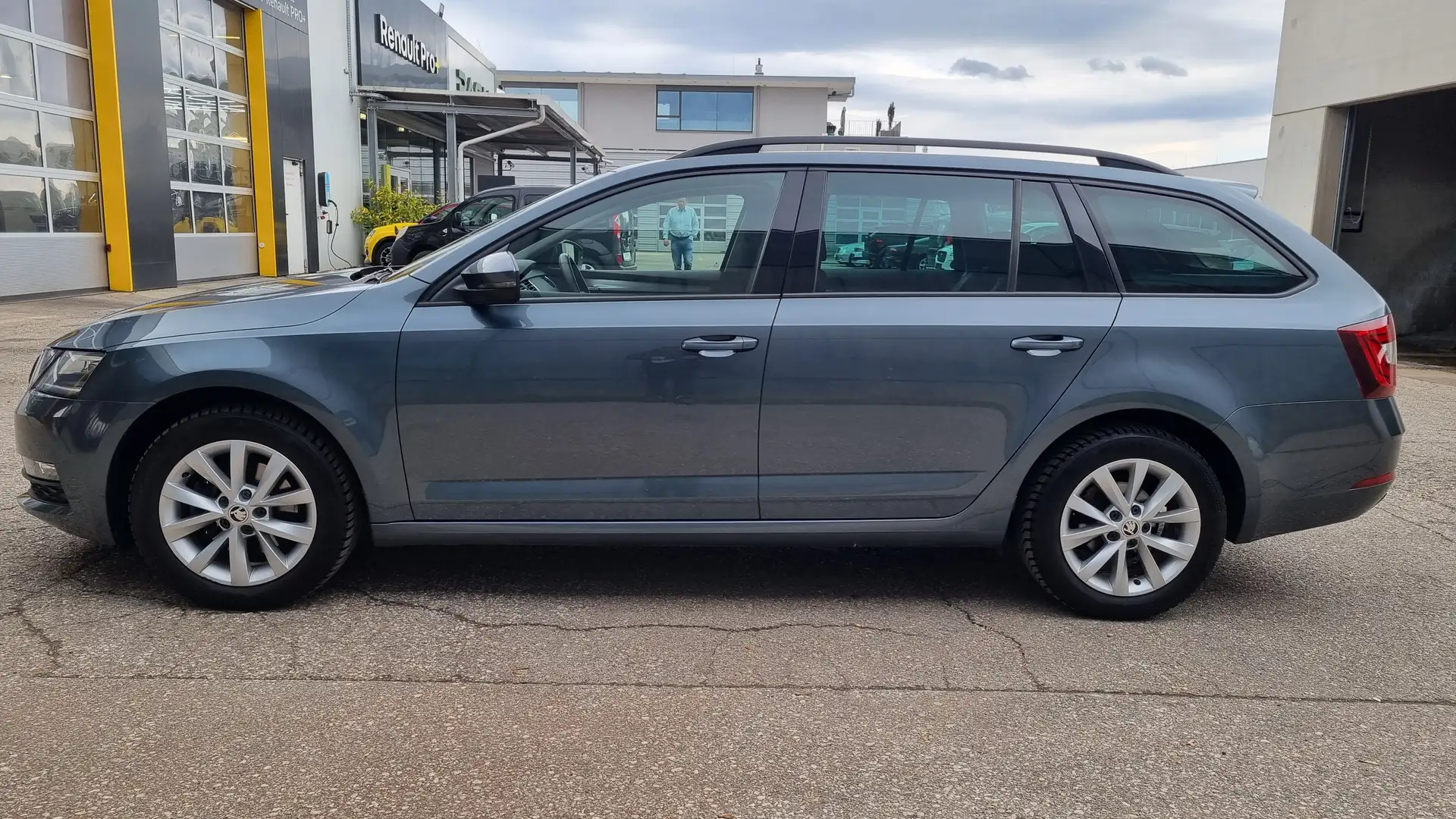 Skoda Octavia Octavia Combi 1,0 TSI Ambition Limited Ambition Limited Grau - 2
