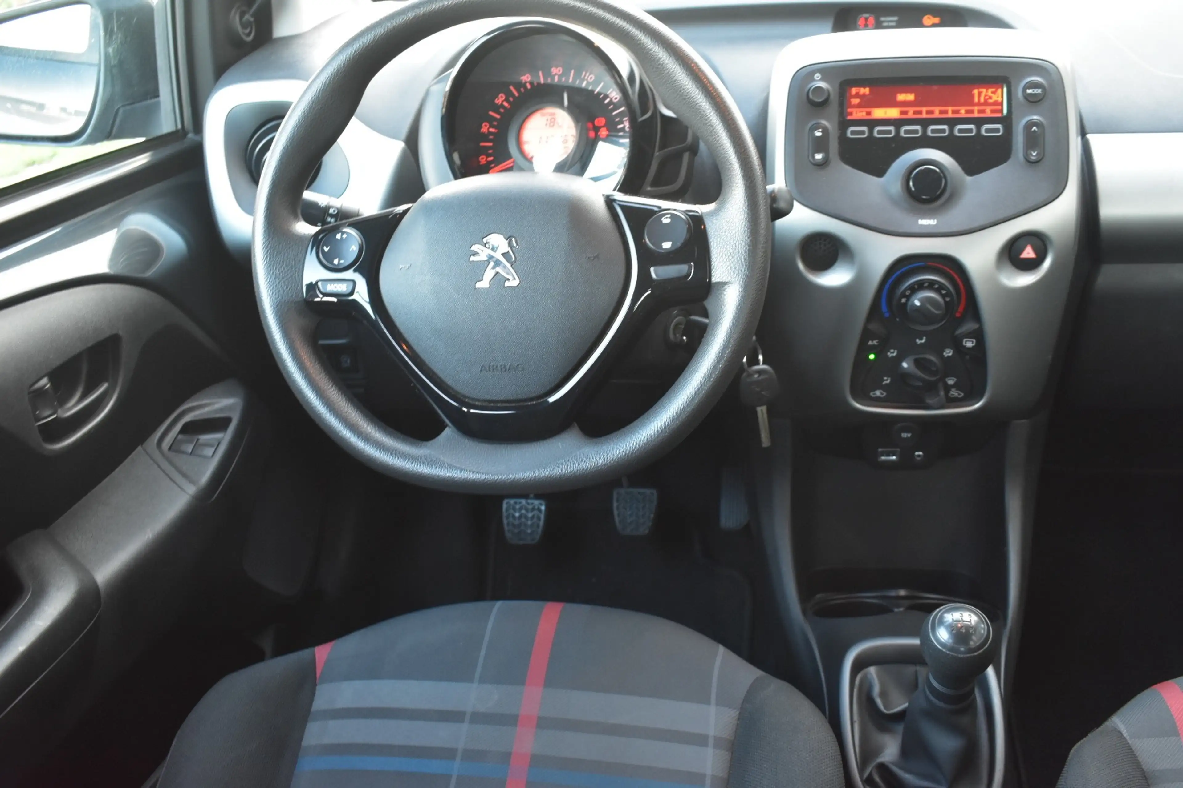 Peugeot 108 1.0 VTi Access / Xenon / Airco / Bluetooth / Garantie — photo 11