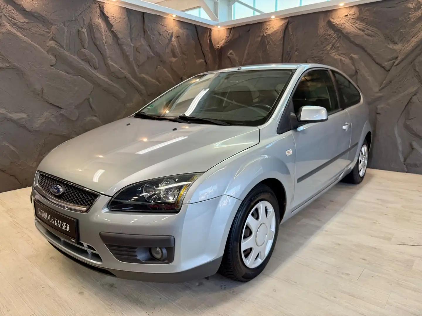Ford Focus Lim. Sport 1.6/KLIMA/TÜV 09.2026/100.000KM Plateado - 1