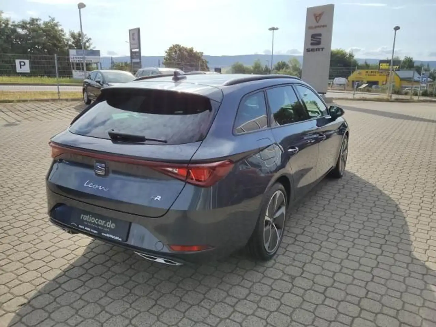 SEAT Leon LEON SPORTSTOURER FR 1.5 TSI GAR.-01/2026 NAVI Gris - 2