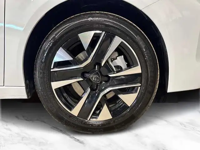 Peugeot 208 view 8