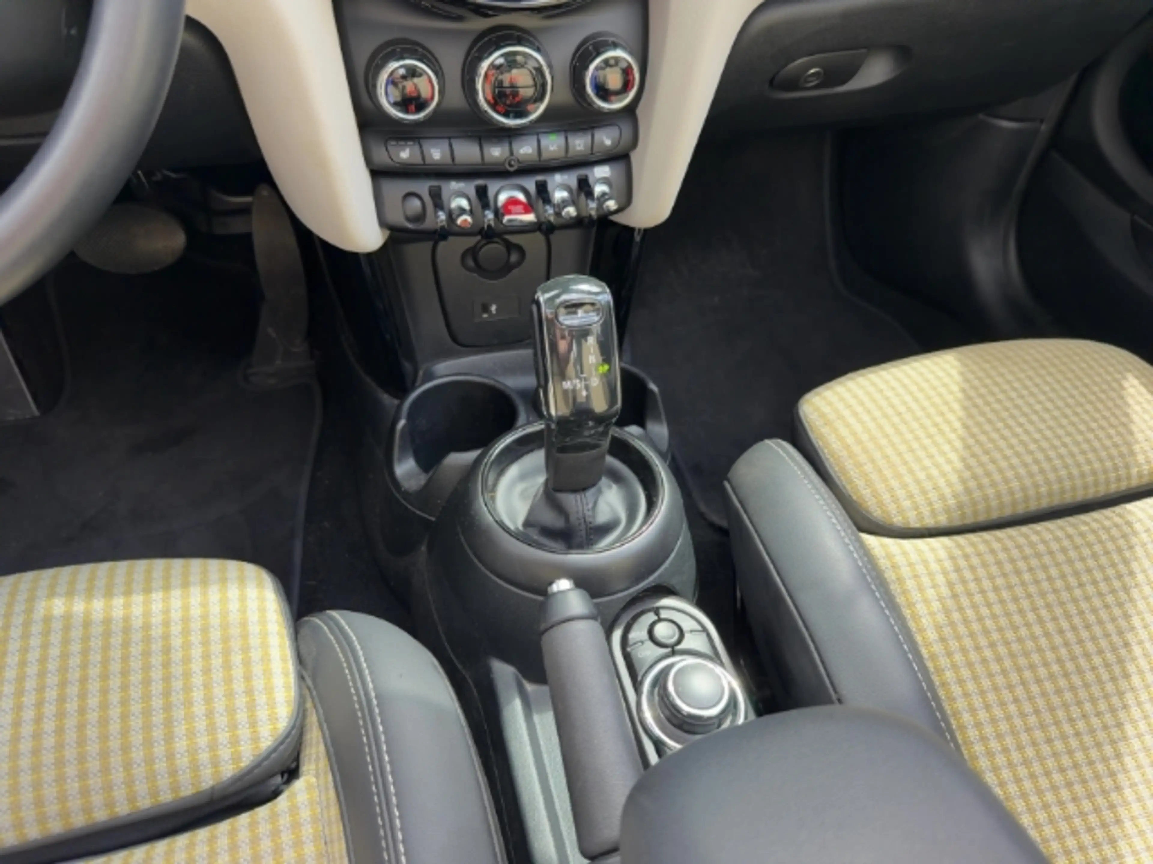 MINI Cooper Cabrio El. Verdeck LED Mehrzonenklima 2-Zonen-Klimaautom — photo 11