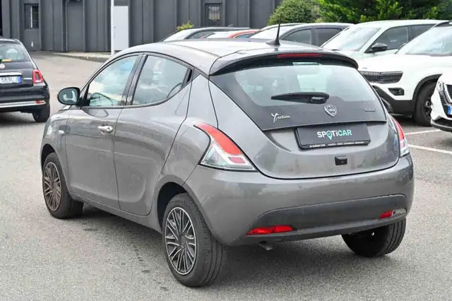 Lancia Ypsilon view 4