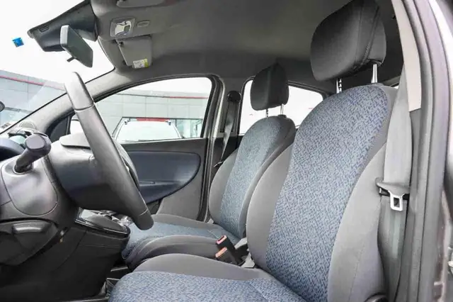 Lancia Ypsilon view 10