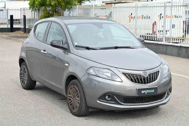 Lancia Ypsilon view 2