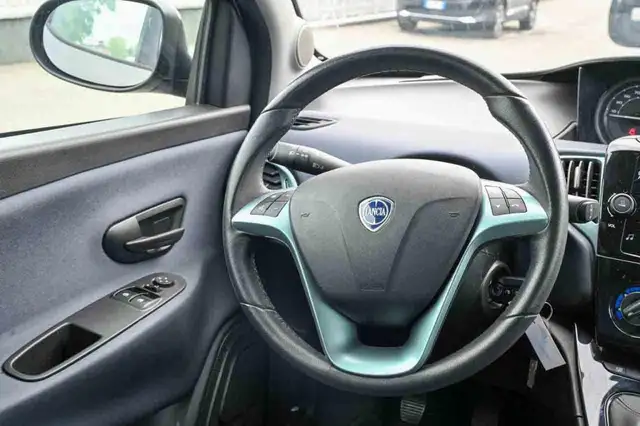 Lancia Ypsilon view 12