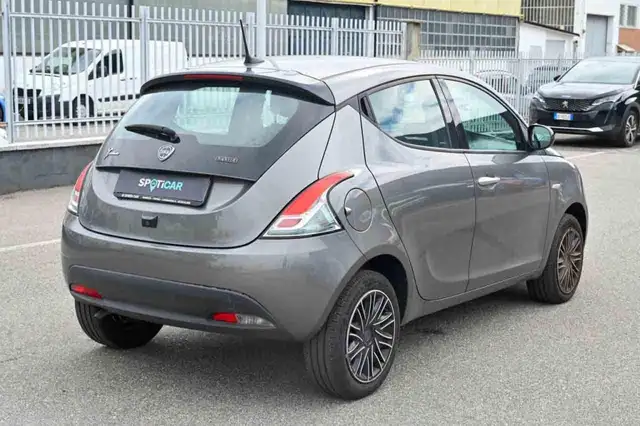 Lancia Ypsilon view 3