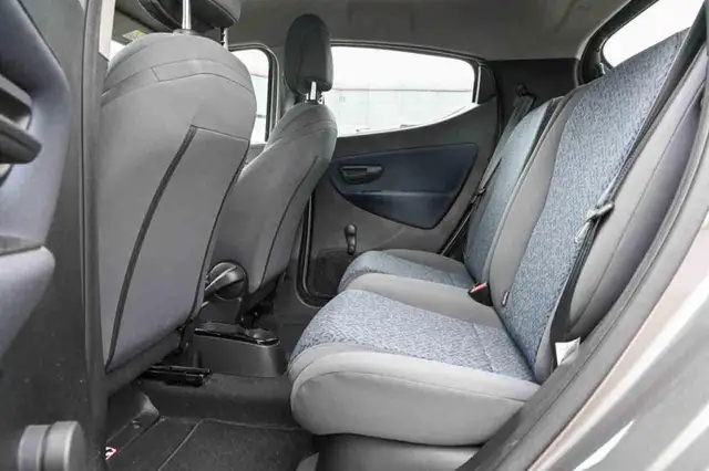 Lancia Ypsilon view 11