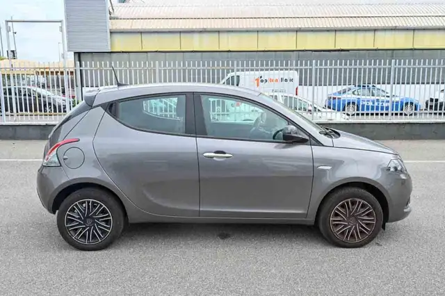 Lancia Ypsilon view 18