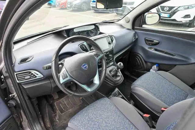 Lancia Ypsilon view 8
