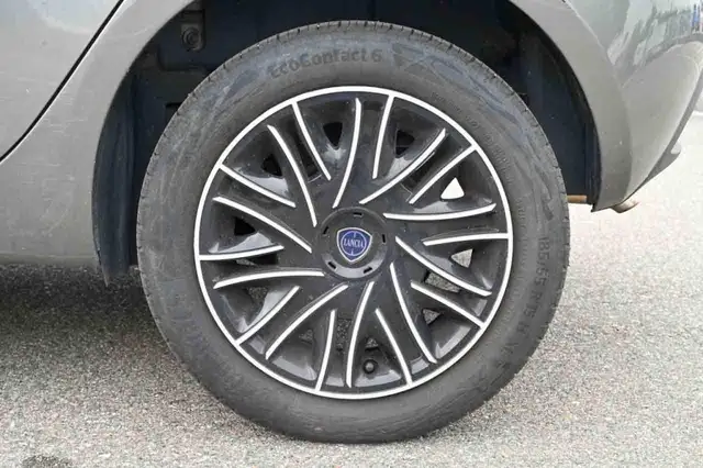 Lancia Ypsilon view 6