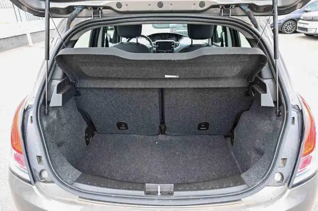 Lancia Ypsilon view 5
