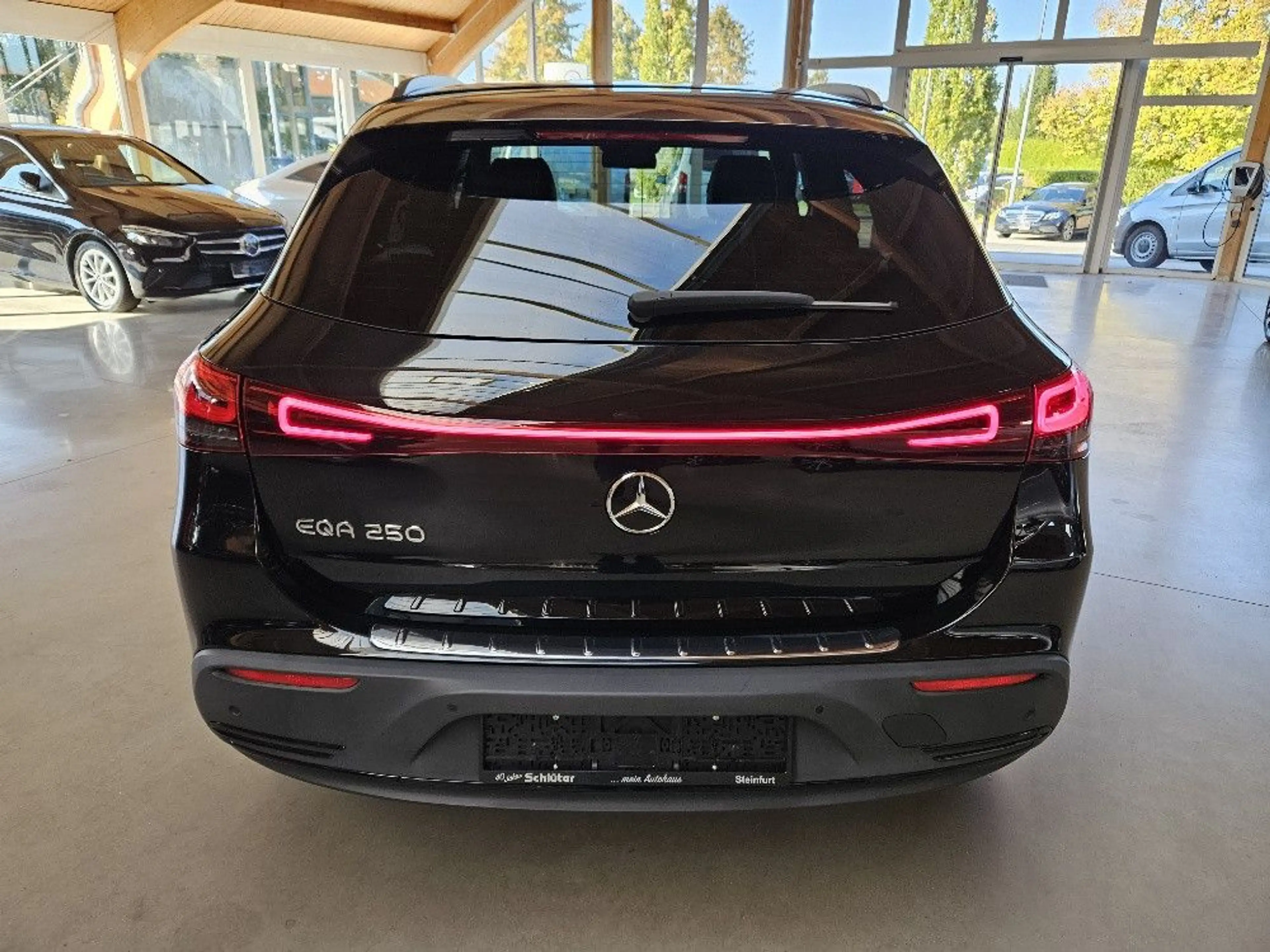 Mercedes-Benz EQA 250 Progressive Advanced FAP+AHK+Night Paket — photo 4