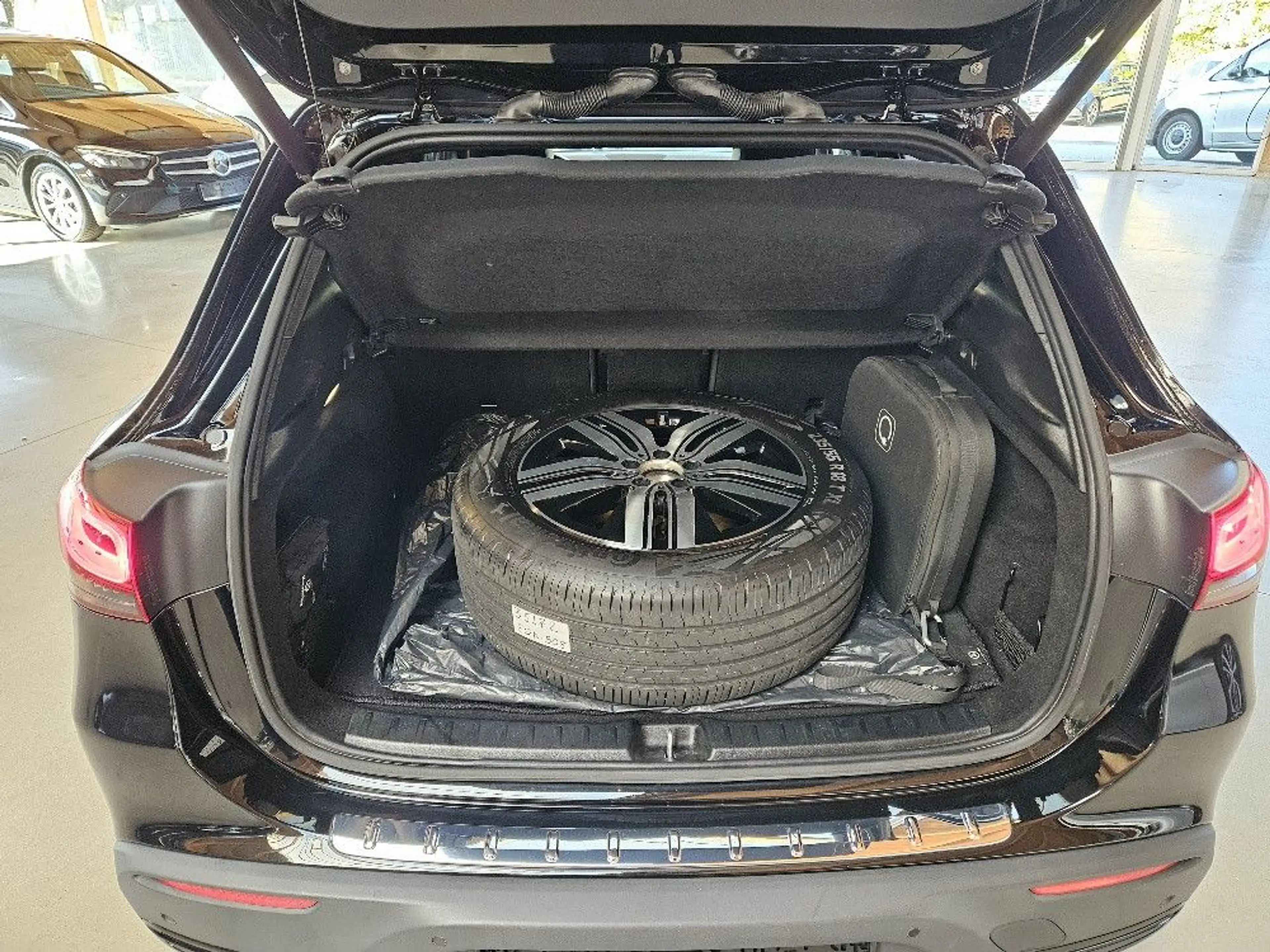 Mercedes-Benz EQA 250 Progressive Advanced FAP+AHK+Night Paket — photo 5