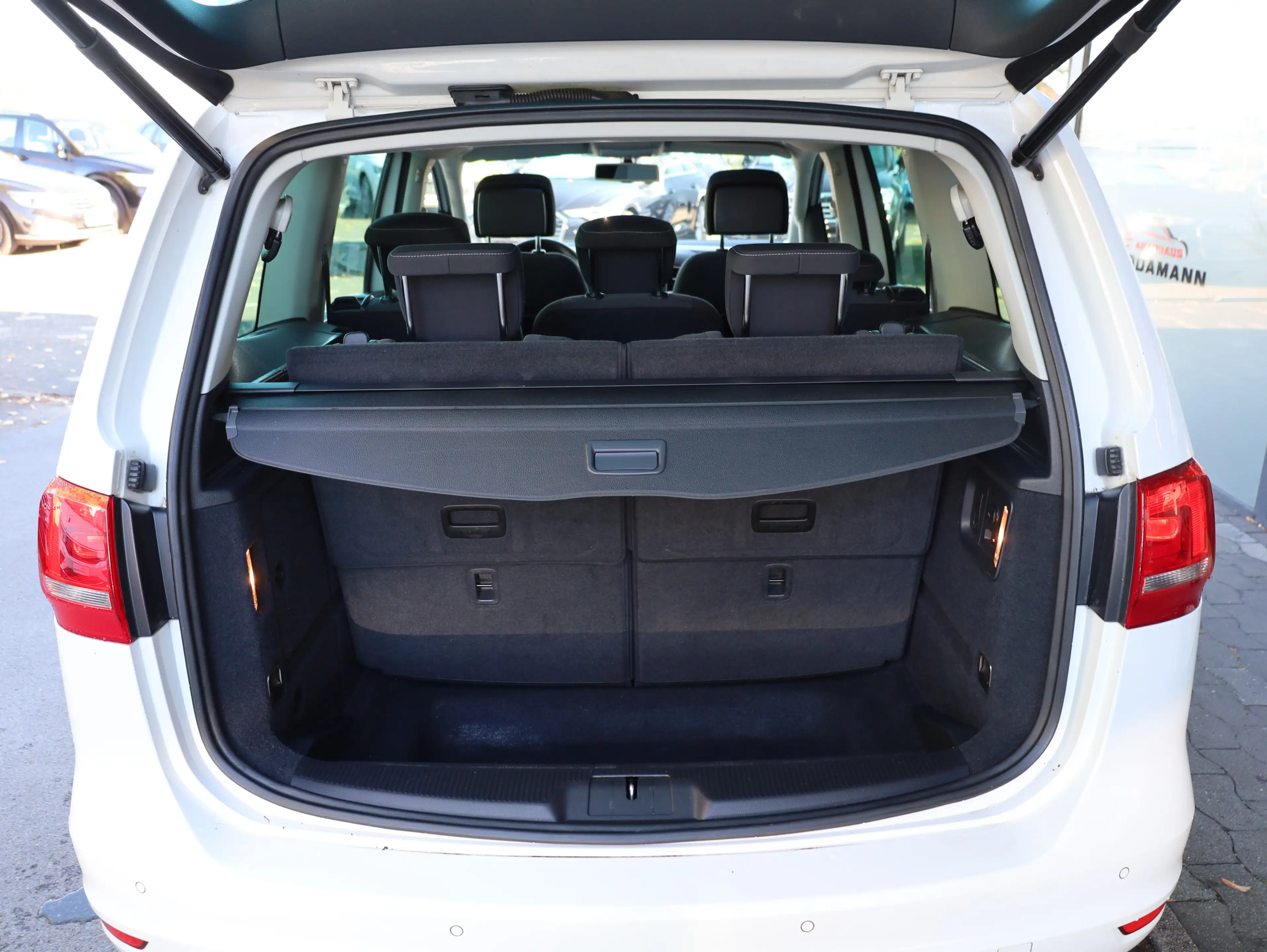 Volkswagen Sharan Life 2.0 TDI*7 Sitze*Navi*Cam*AHK*Pano — photo 12