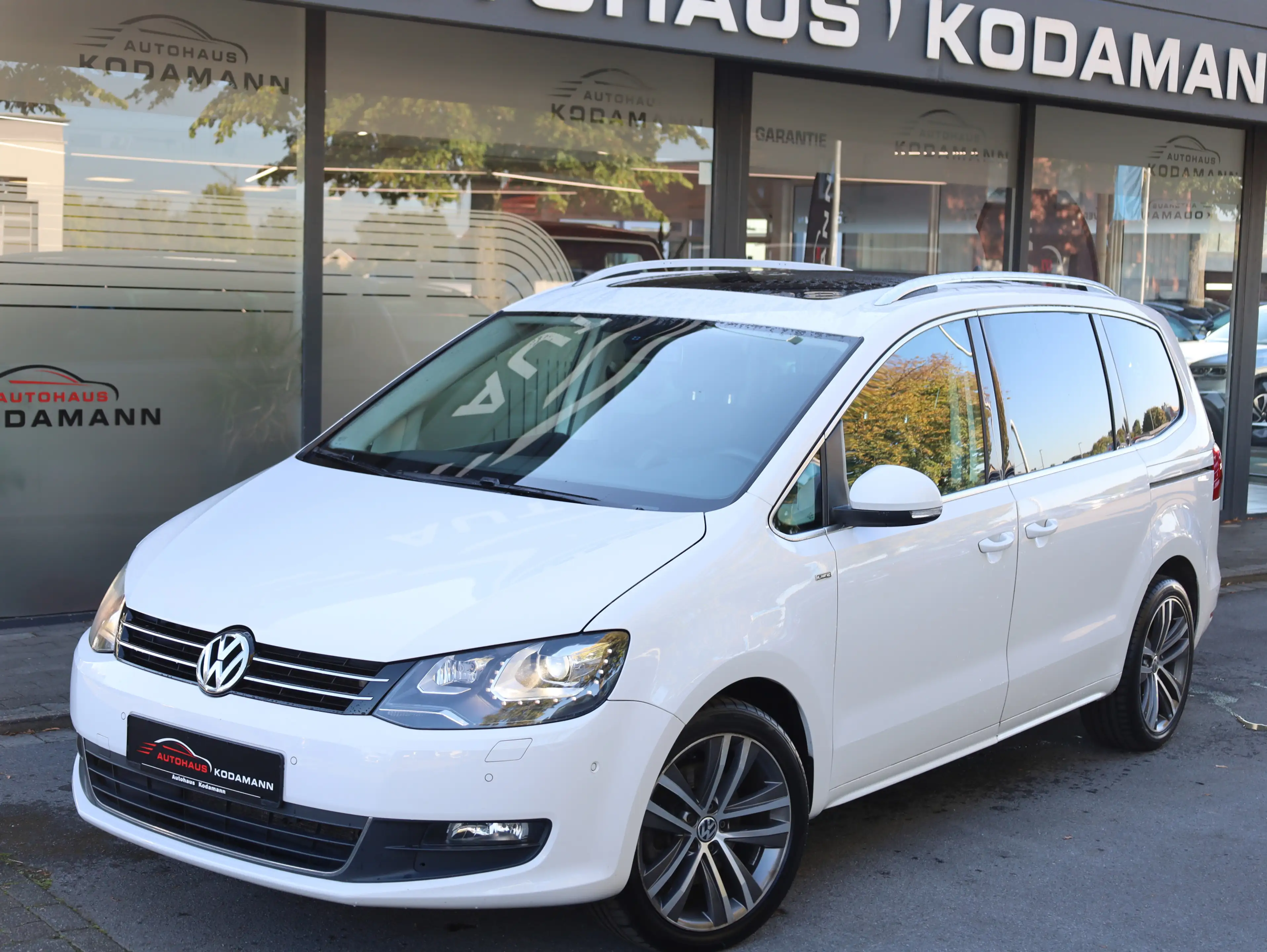 Volkswagen Sharan Life 2.0 TDI*7 Sitze*Navi*Cam*AHK*Pano — photo 2