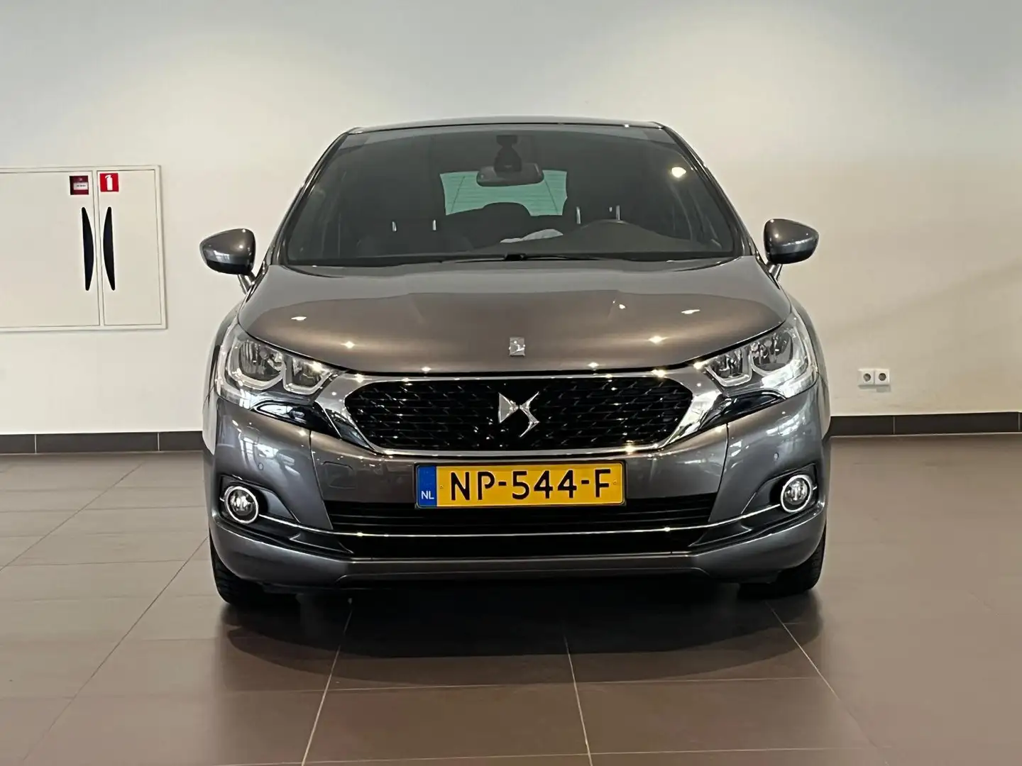DS Automobiles DS 4 Chic 5-deurs 1.2 Turbo 130pk | NAVI | DODEHOEKBEW. Grau - 2