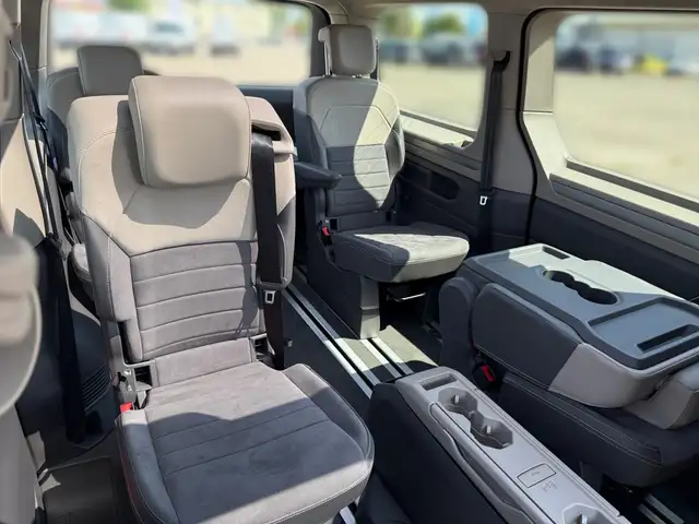 Volkswagen Multivan view 11