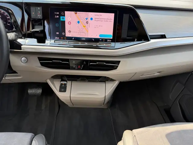 Volkswagen Multivan view 9