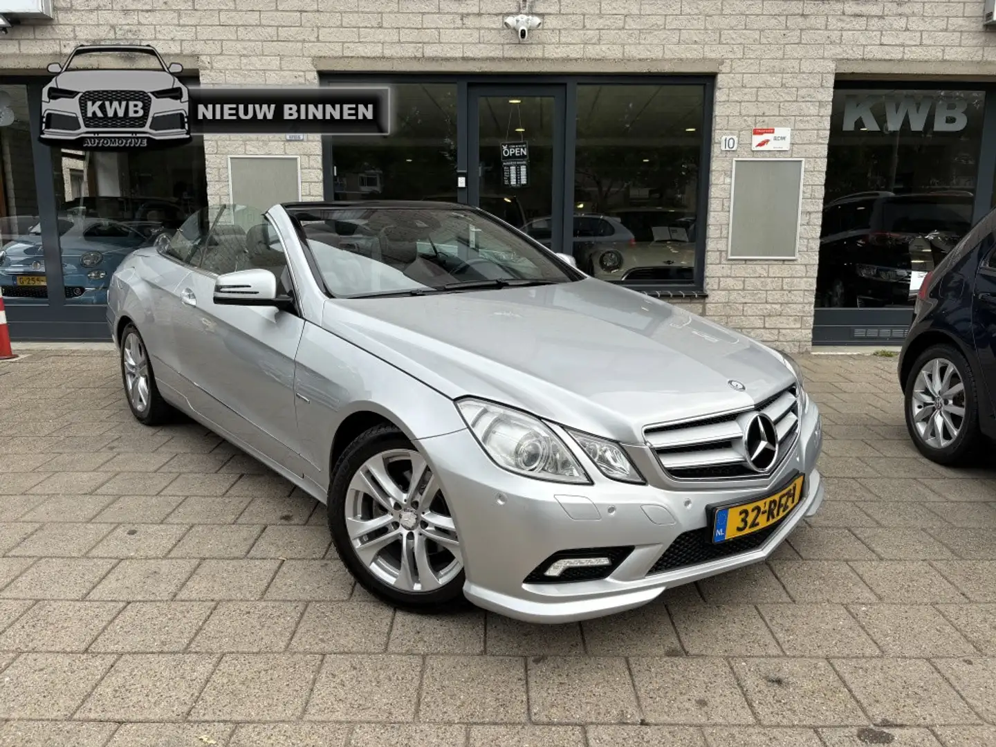 Mercedes-Benz E 200 Cabrio CGI Avantgarde Leer Xenon NAP Grijs - 1