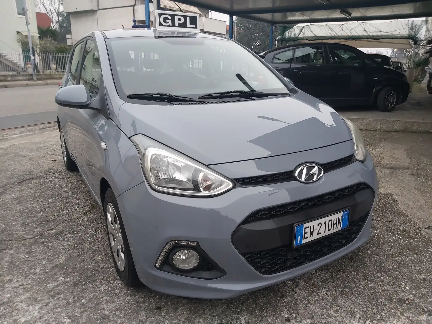 Hyundai i10 i10 1.0 Comfort econext Gpl Grau - 2