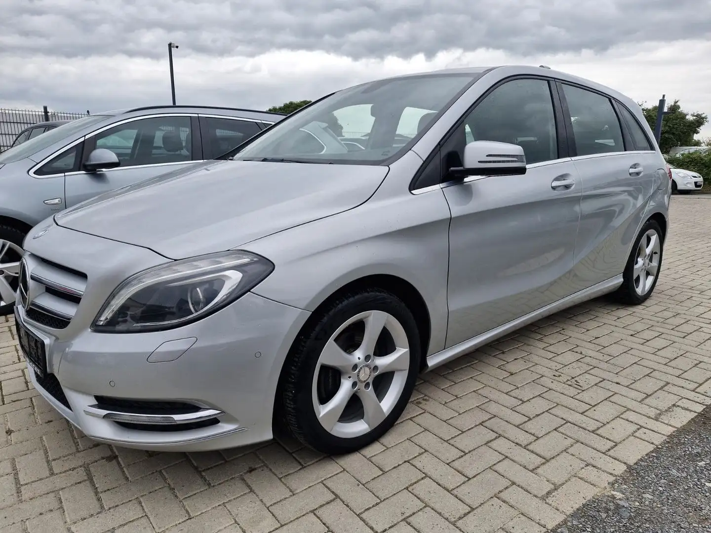 Mercedes-Benz B 180 B -Klasse B 180 Silber - 1
